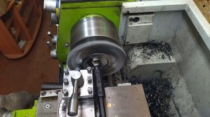 Токарный станок CJM 280. Растачиваю щётки.