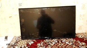 На новый год бутылкой разбили телевизор LG 43UK6450PLC