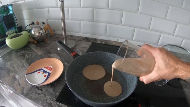 Банановые блинчики |оладушки| из яиц БЫСТРО рецепт за 10 минут Кот помогает смотреть онлайн