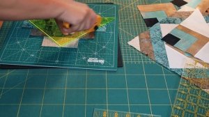 Quilt Block Storm - Design and use a ruler or paper. Everything under the video. #lizadecor ⬇️⬇️⬇️