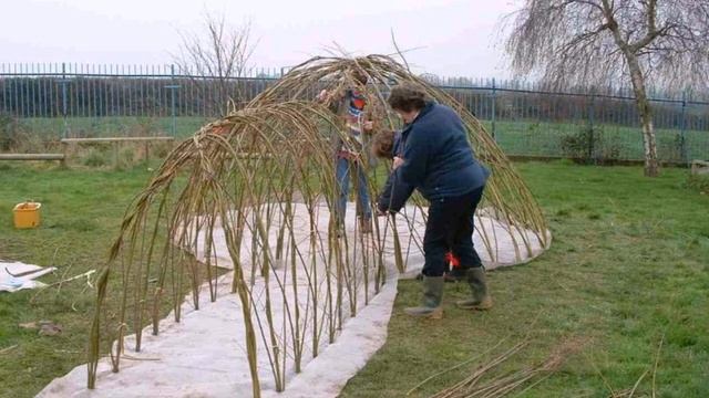ЗАБОРЫ И ЗАБОРЧИКИ ИЗ ЛОЗЫ смотреть онлайн