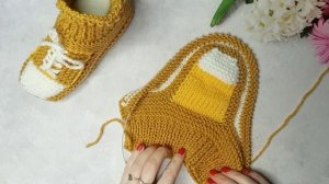 #кедыСпицами  Носочки на двух спицах Без шва по подошве в виде кедов.