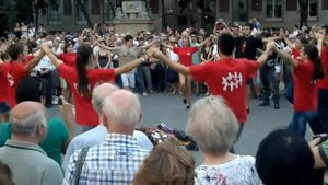 Традиционный танец сардана в Барселоне на La Mercè 2012