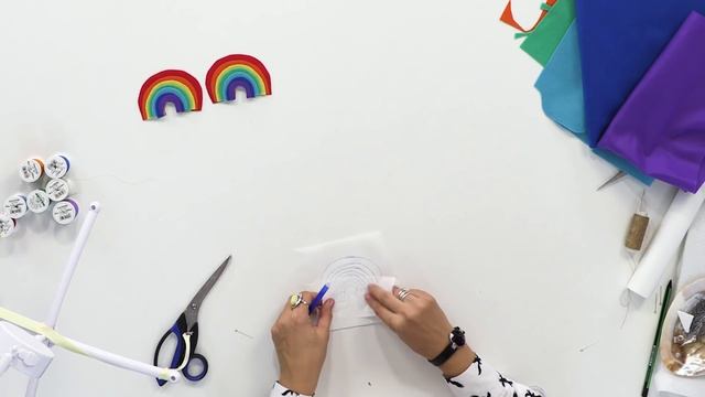 Игрушки для мобиля в детскую кроватку своими руками. Делаем Радугу с облаками из фетра. Мастер-клас смотреть онлайн