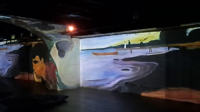 Мультимедийная выставка – ожившие   картины.Полотна художников оживают на большом экране.