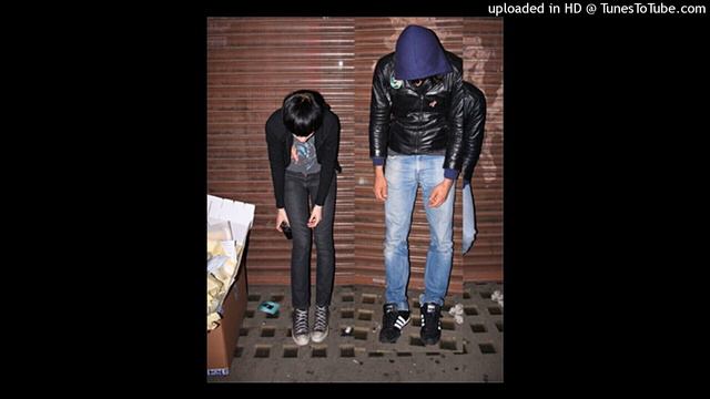 Crystal Castles - Crimewave (original Version High Quality)