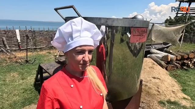 В кубанской станице Тамань для туристов сварили тонну царской ухи