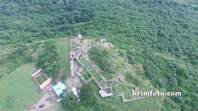 Гора Димерджи крепость Фуна Крым с высоты птичьего полета