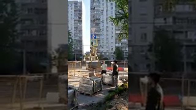 Погрузка стройматериала манипулятор-вездеход