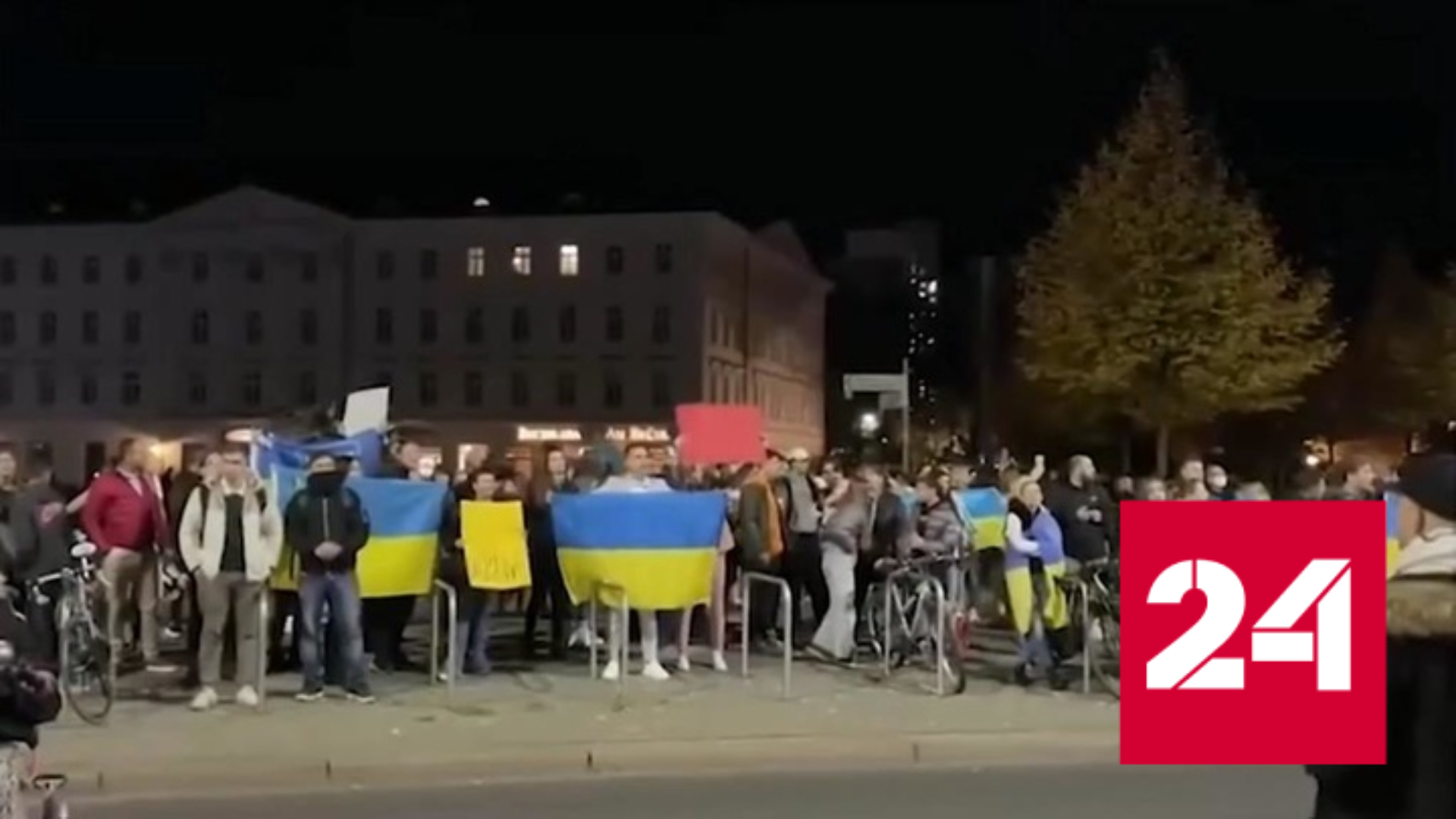 Видео против украины. Митинги в Германии против Украины. Жители Западной Украины. Нацизм на Украине. Беженцы с Украины 2022.