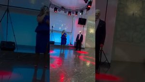 Родители исполнили трогательную песню на свадьбе