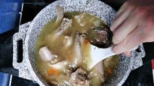 Нежная  утка по-деревенски, тушеная в сметане с пшеном. Очень вкусно!