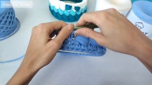 Корзина "Зефирка" из трикотажной пряжи с деревянным донышком. Пышные столбики крючком