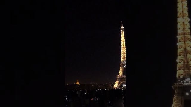 Эйфелева башня , символ Парижа