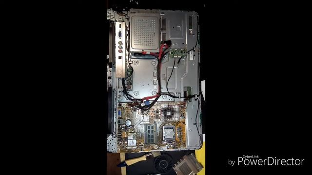 Разборка моноблока DELL INSPIRON ONE 2320 , ЧИСТКА ОТ ПЫЛИ ЗАМЕНА ТЕРМОПАСТЫ.