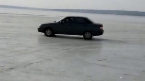Приора, катание по льду на речке