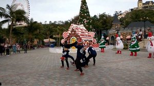 Новогодний Брейк данс под Калинку от вьетнамцев)