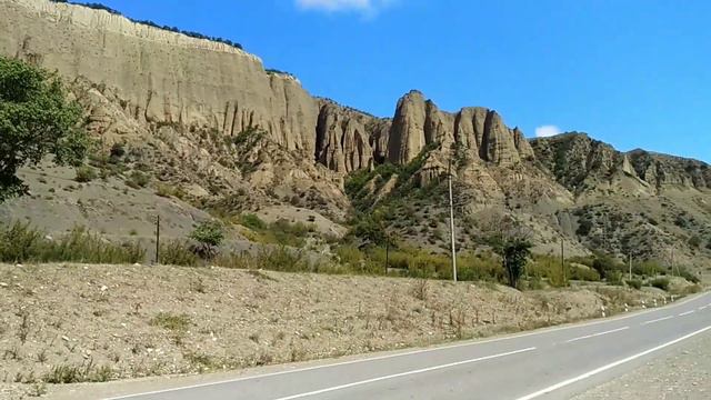 Прекрасные пейзажи ЮжДага, на другом берегу реки Самур находится Азербайджан.