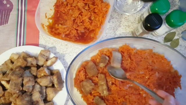 тушеная  рыба с морковкой и луком