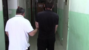 В Ростове-на-Дону полицейские задержали подозреваемого в серии грабежей.mp4