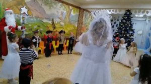 Новогодний хоровод с Дедом Морозом