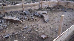 Фундамент. Вяжу арматуру. Усиление опалубки проволокой