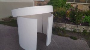 Скорлупа утепления колодца из пенопласта и крышка. Прекрасная альтернатива домику из досок и палок