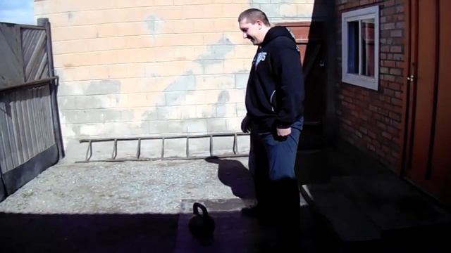 Худеем быстро. Пробуем жонглирование гирей 32 кг... #7 смотреть онлайн
