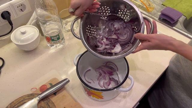 Маринованный красный лук