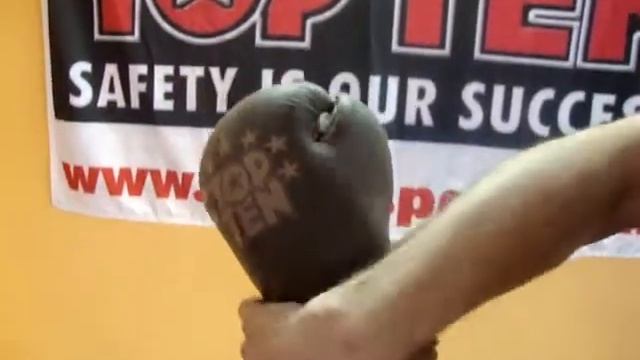 GUANTE RETRO TOPTEN 2044 смотреть онлайн