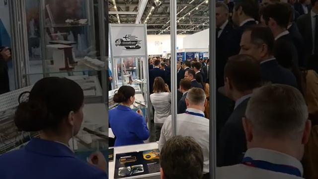 Главы Татарстана и ДНР посетили экспозицию брянских промышленников на выставке в Казани