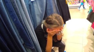 Играем в ПРЯТКИ в Магазине Игрушек/ HIDE and seek in a Toy Store