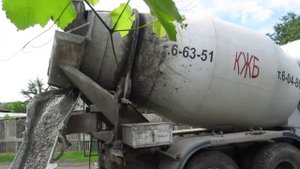 заливка опалубки под забор