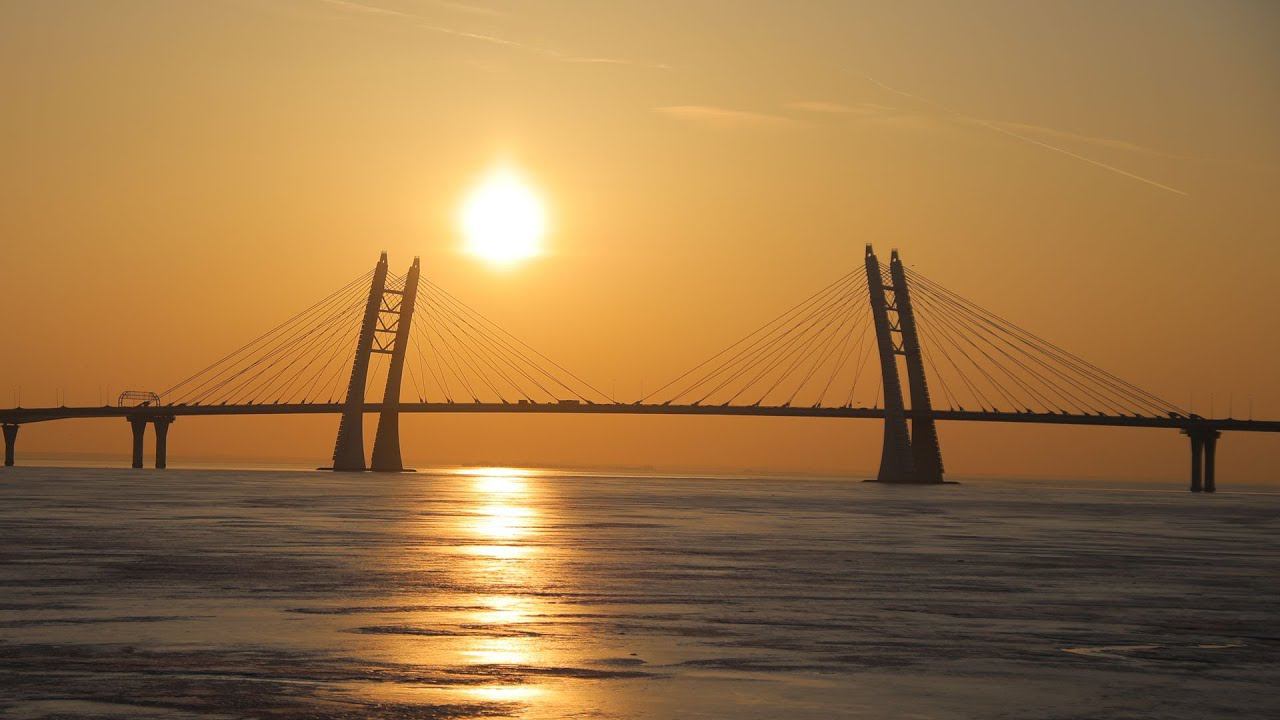 В погоне за закатом. Мост через Корабельный фарватер. Севкабель Порт. Санкт-Петербург 03.03.2024 смотреть онлайн