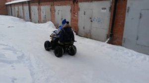 Катание на детском квадроцикле зимой!