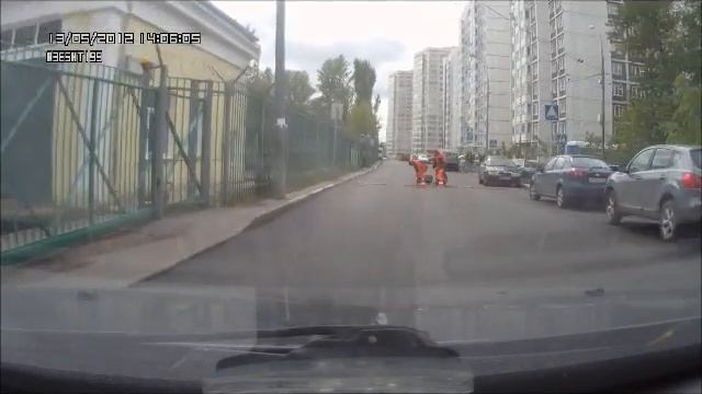 Как устанавливают лежачий полицейский
