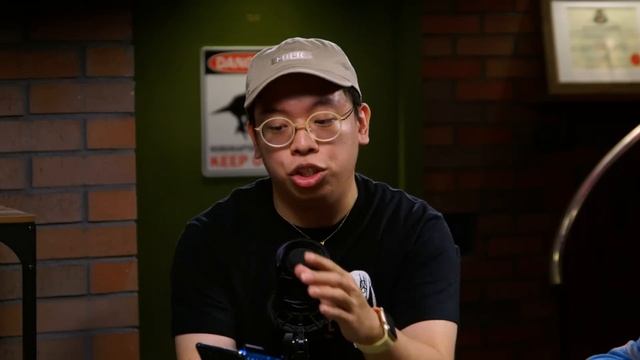 iPhone 12 Mini vs iPhone 12 Pro Max смотреть онлайн