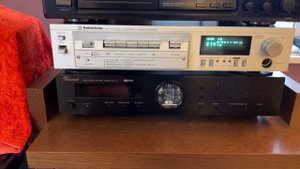 Радиотехника М-201 против Onkyo TA-2820.