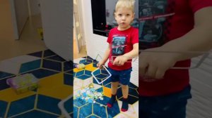 Максим и тетя Луиза собирают пазлы )))
А вы за один день сколько пазлов могли бы собрать?)