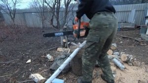 Как пилит самая дешёвая китайская бензопила?