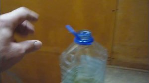 Поилка для кур и цыплят в зимнем курятнике зимой