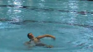 Танец в бассейне