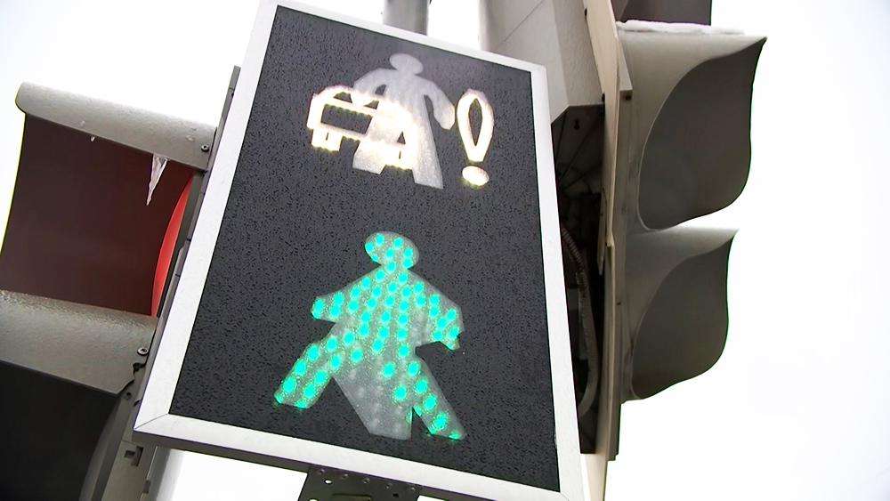 В Москве тестируют новые светофоры / Город новостей на ТВЦ