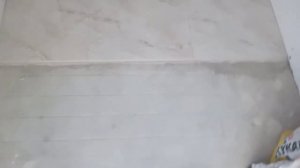 Керамогранит в прихожей на пол в квартире #классика.