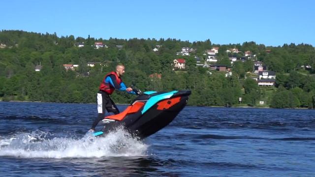 Sea-Doo Spark and Sea-Doo Spark Trixx having fun смотреть онлайн