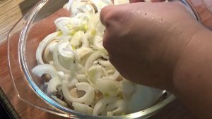 Шампиньоны, запеченные в маринаде