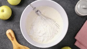 Шарлотка с яблоками на сливках