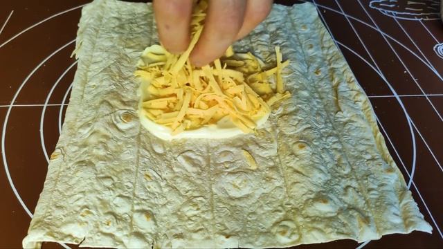 Конвертики из лаваша. Как приготовить лаваш с начинкой на сковороде смотреть онлайн