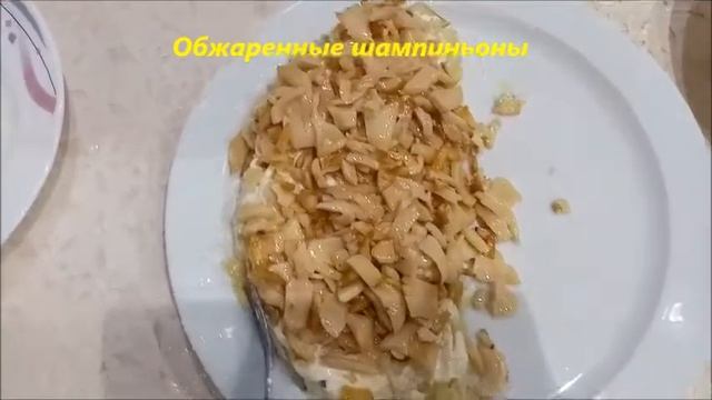 УЛЕТАЕТ ПЕРВЫМ СО СТОЛА!!!СЛОЁНЫЙ САЛАТ СО ШПРОТАМИ!!!Необычайно вкусный!!!Сохраняйте этот рецепт!!
