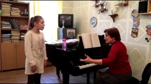 Открытый урок по вокалу 1 класс (распевание,фрагмент)